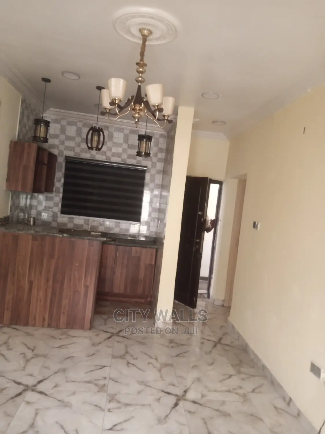 Mini Flat in Chevron for rent in Chevron