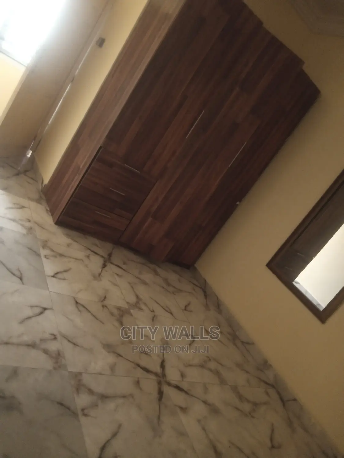 Mini Flat in Chevron for rent in Chevron