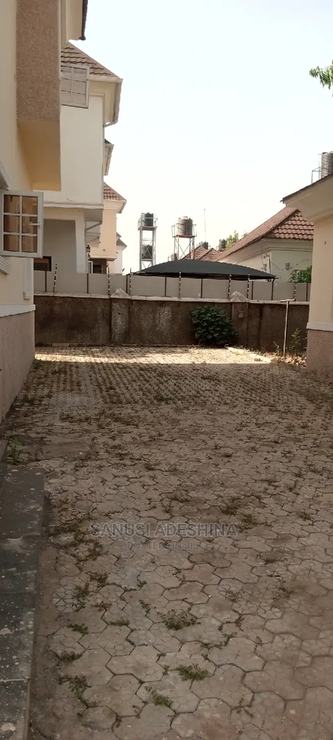 4bdrm Duplex in Gwarimpa Estate By, Gwarinpa for sale in Gwarinpa