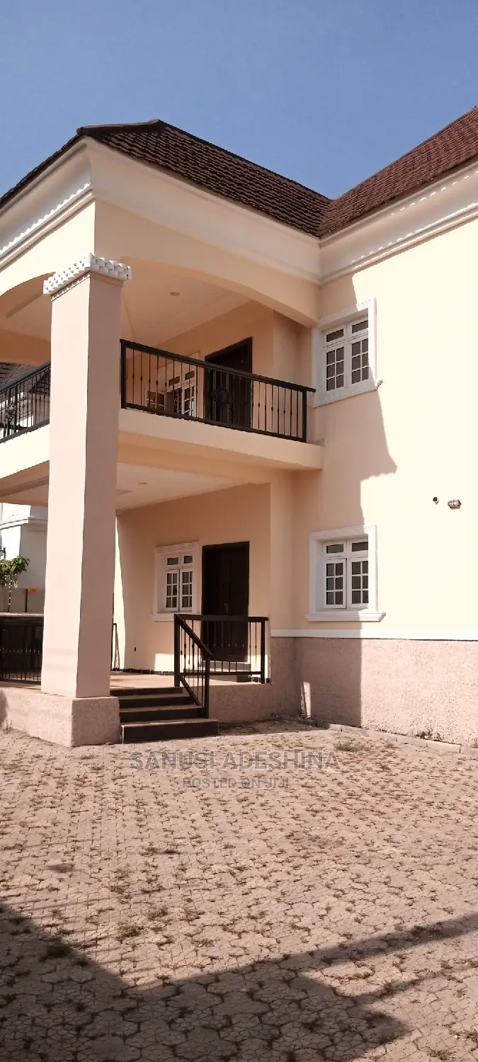 4bdrm Duplex in Gwarimpa Estate By, Gwarinpa for sale in Gwarinpa