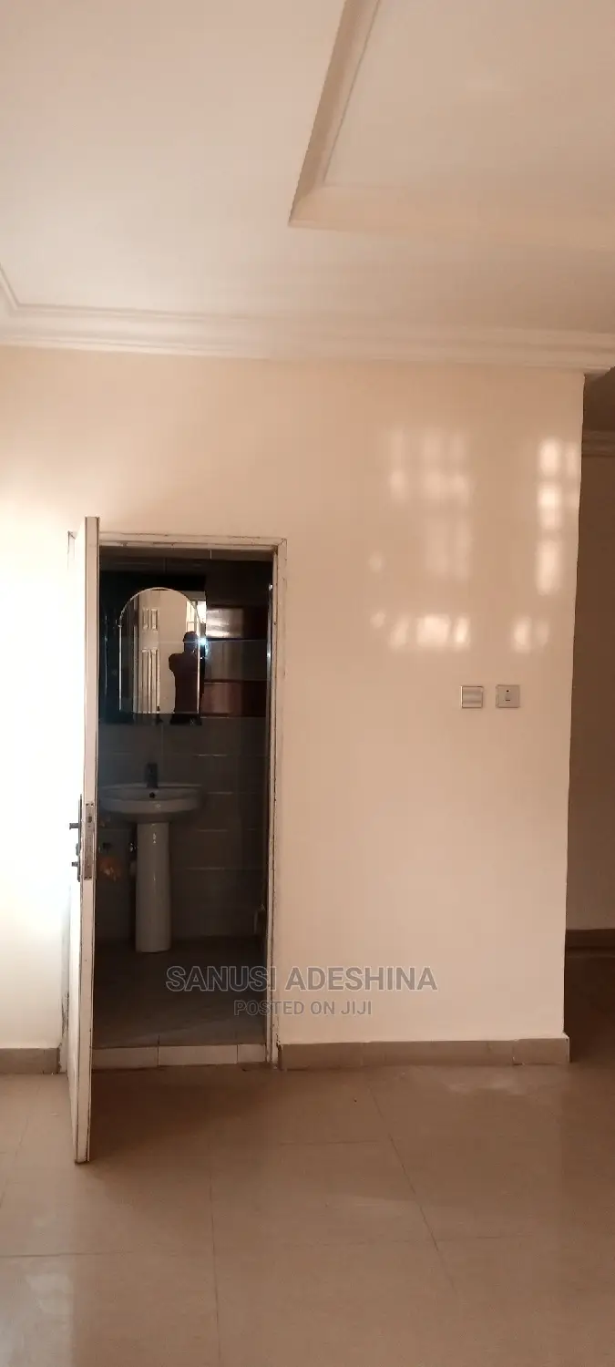 4bdrm Duplex in Gwarimpa Estate By, Gwarinpa for sale in Gwarinpa