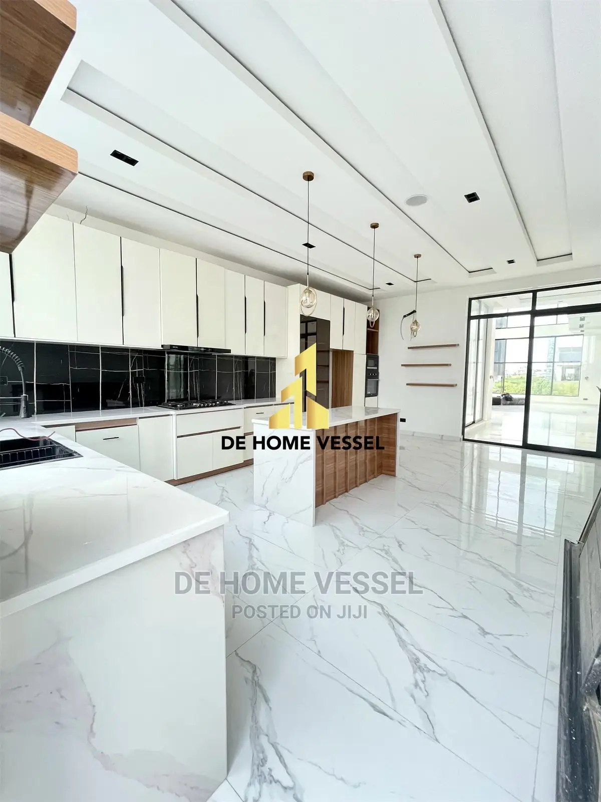 5bdrm Mansion in Ikate for Sale in Ikate