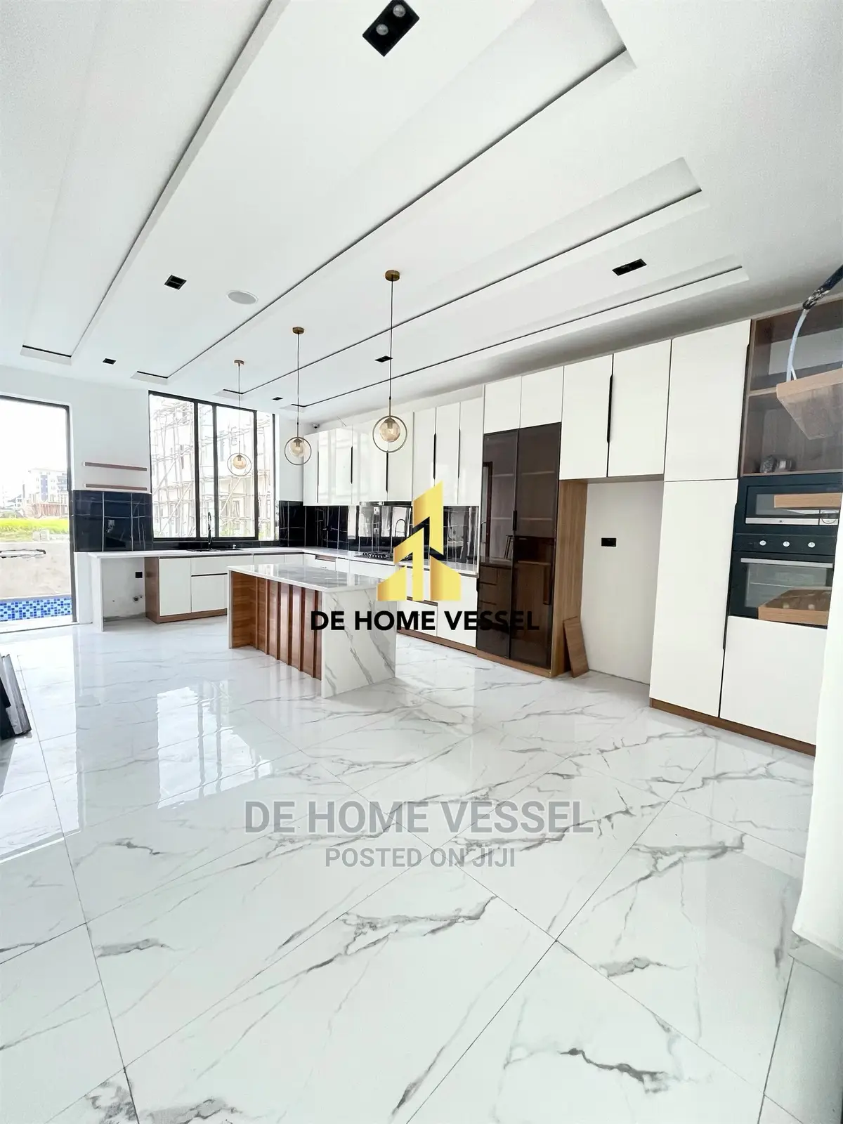 5bdrm Mansion in Ikate for Sale in Ikate
