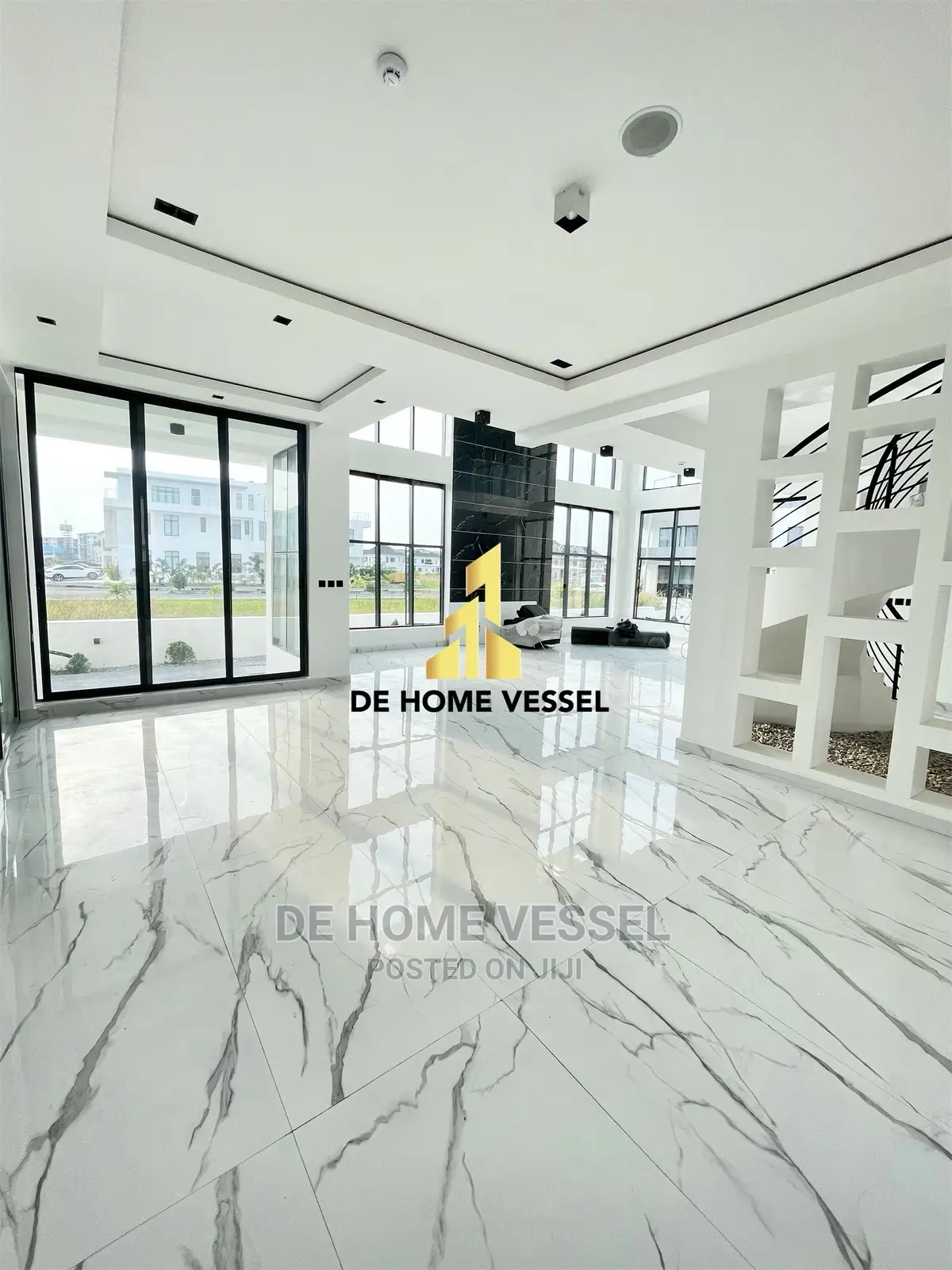 5bdrm Mansion in Ikate for Sale in Ikate