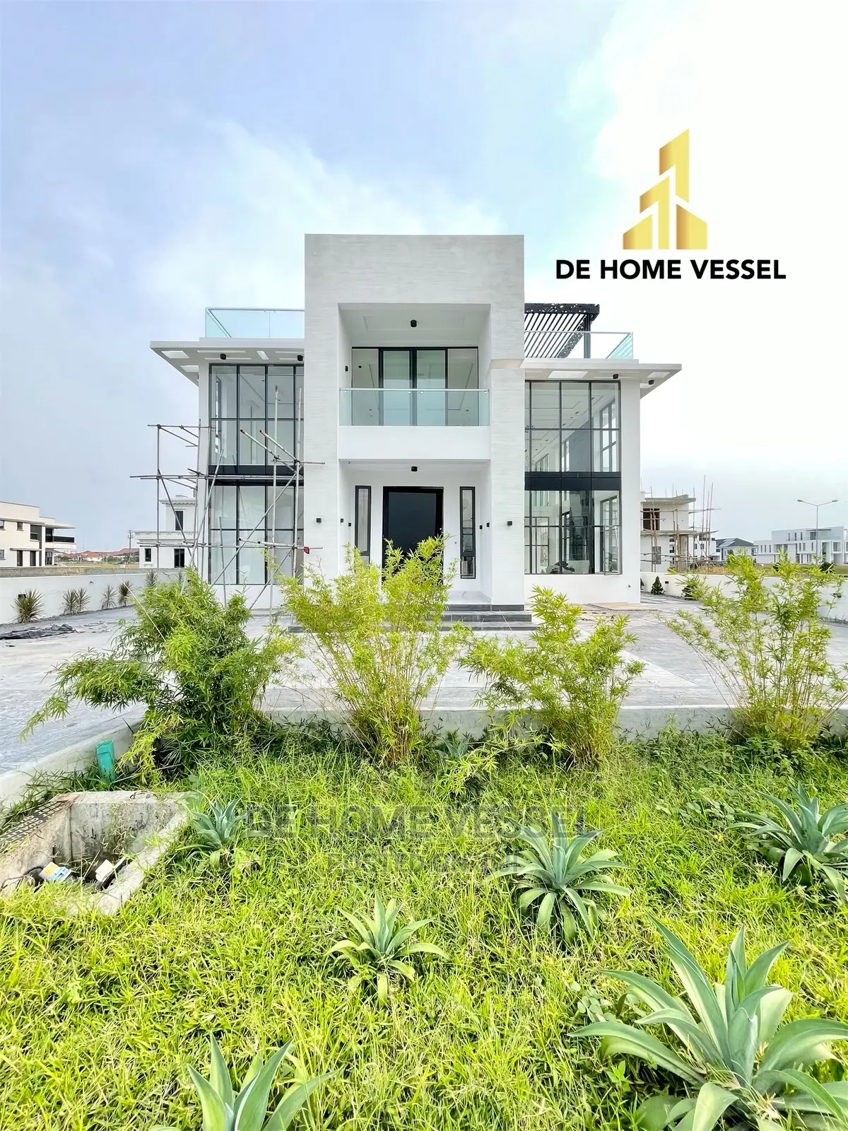5bdrm Mansion in Ikate for Sale in Ikate