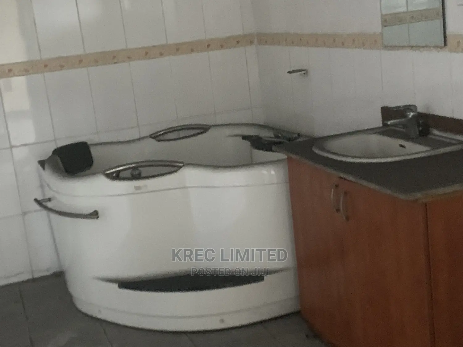 10bdrm Maisonette in Woji Junction Gra, Port-Harcourt for Sale in Port-Harcourt