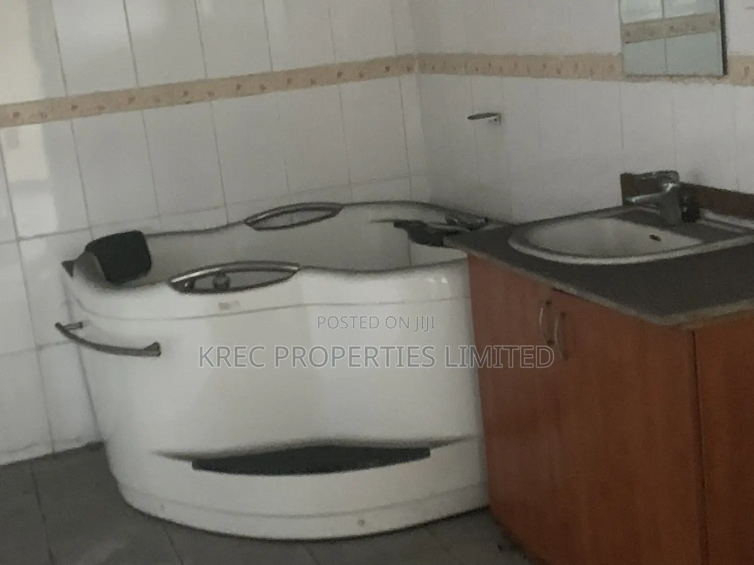 10bdrm Maisonette in Woji Junction Gra, Port-Harcourt for Sale in Port-Harcourt