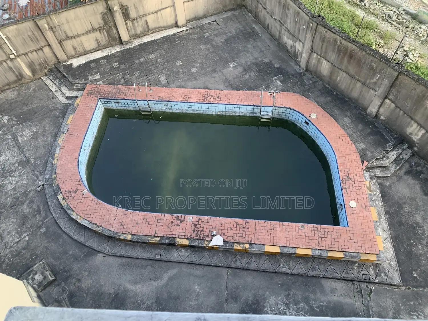 10bdrm Maisonette in Woji Junction Gra, Port-Harcourt for Sale in Port-Harcourt