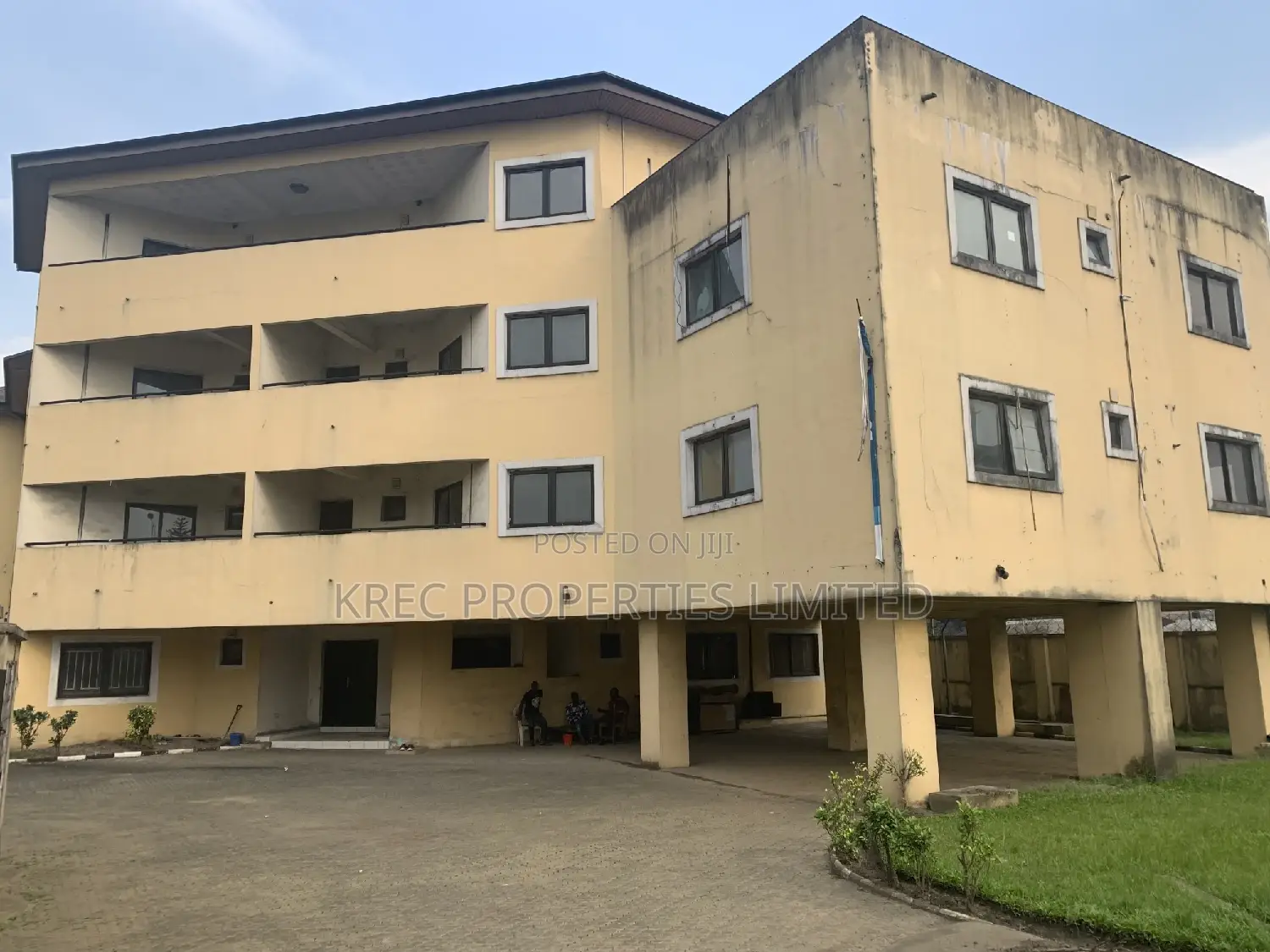 10bdrm Maisonette in Woji Junction Gra, Port-Harcourt for Sale in Port-Harcourt
