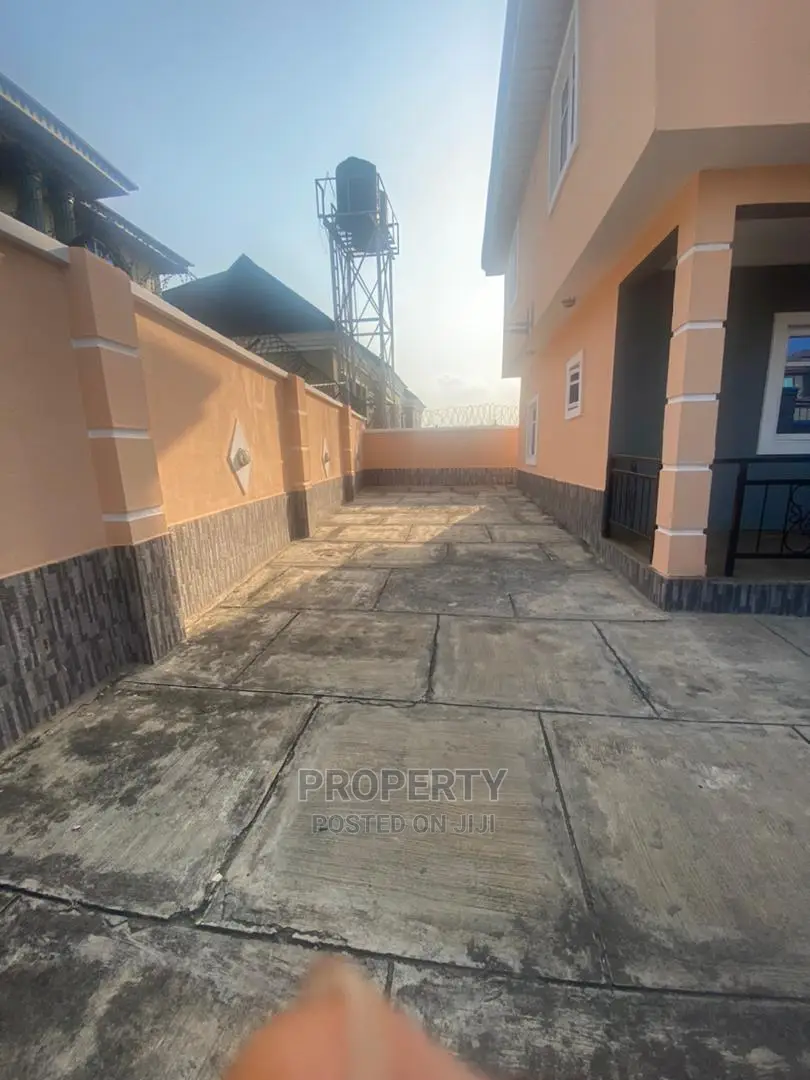 5bdrm Duplex in Magodo Gra for rent in Magodo