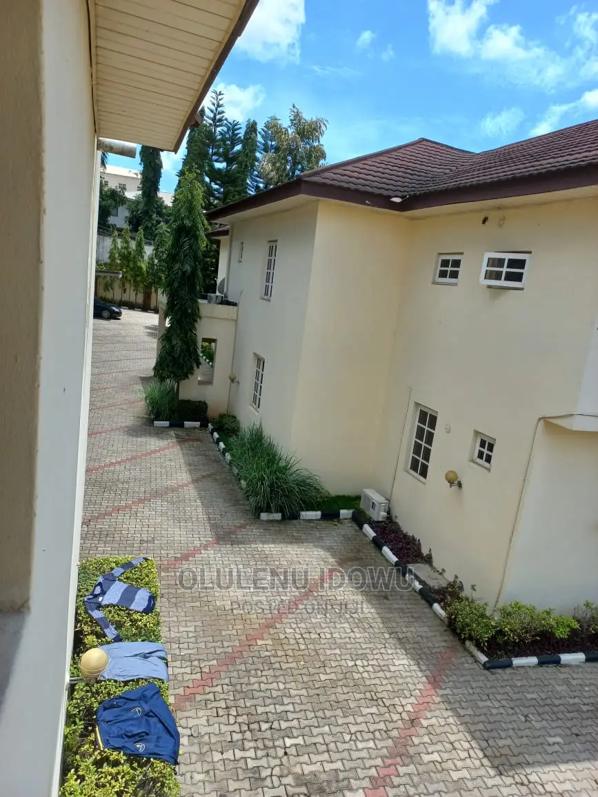 Furnished 5bdrm Duplex in Alimosho for Sale in Alimosho