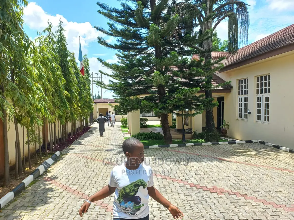 Furnished 5bdrm Duplex in Alimosho for Sale in Alimosho