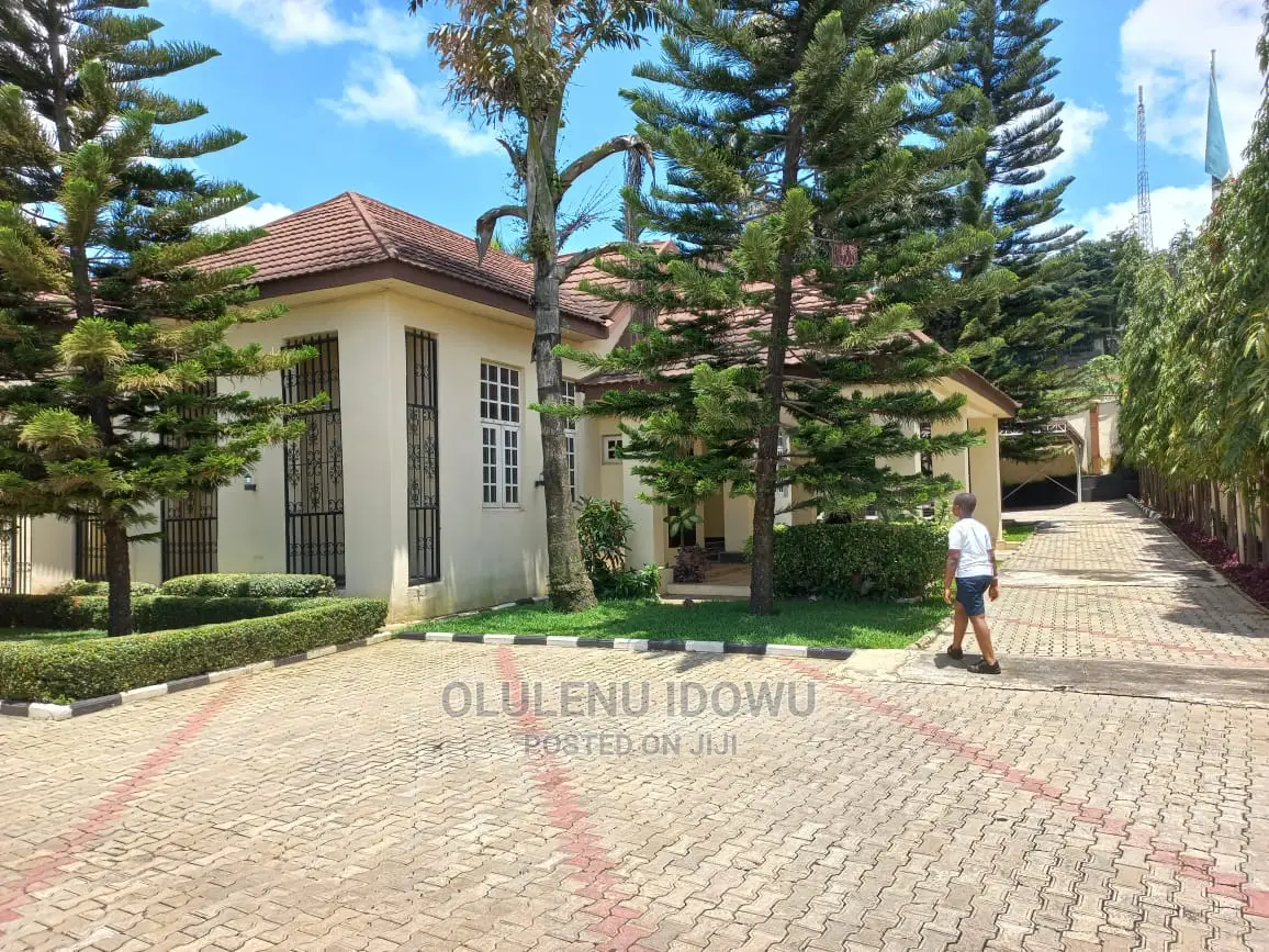 Furnished 5bdrm Duplex in Alimosho for Sale in Alimosho