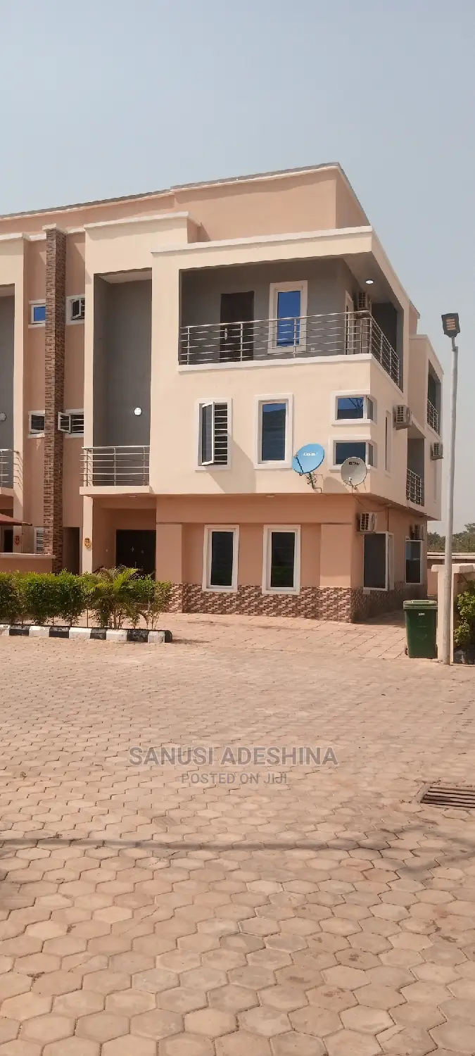 5bdrm Duplex in Mabushi Close To for rent in Mabushi