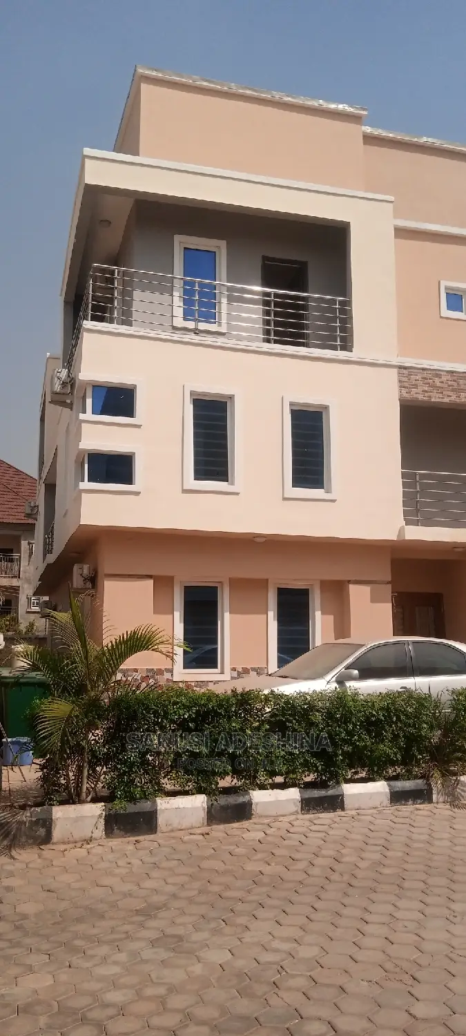 5bdrm Duplex in Mabushi Close To for rent in Mabushi