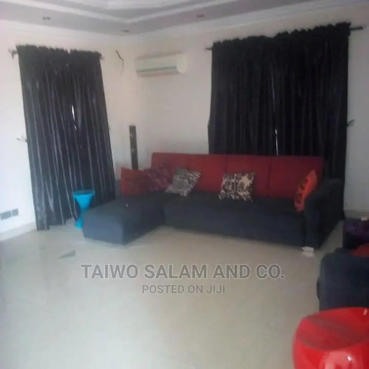 5bdrm Duplex in Akoto Estate for Sale in Oluyole Estate