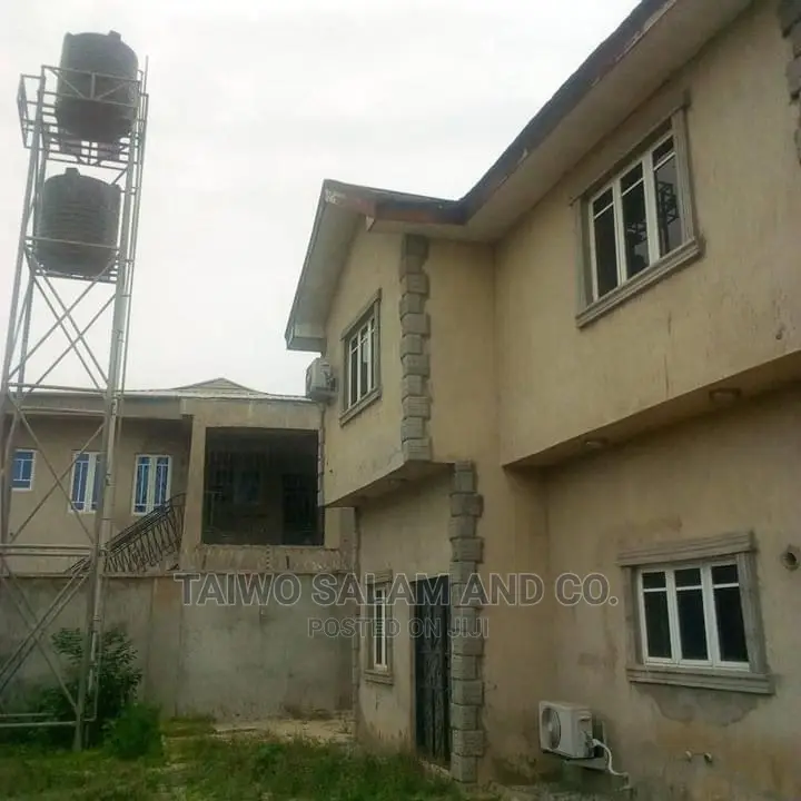 5bdrm Duplex in Akoto Estate for Sale in Oluyole Estate