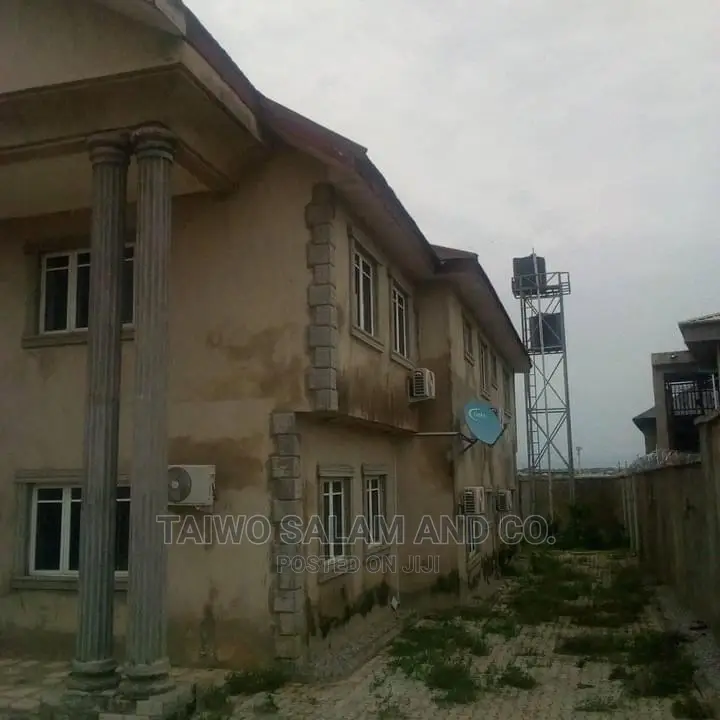 5bdrm Duplex in Akoto Estate for Sale in Oluyole Estate