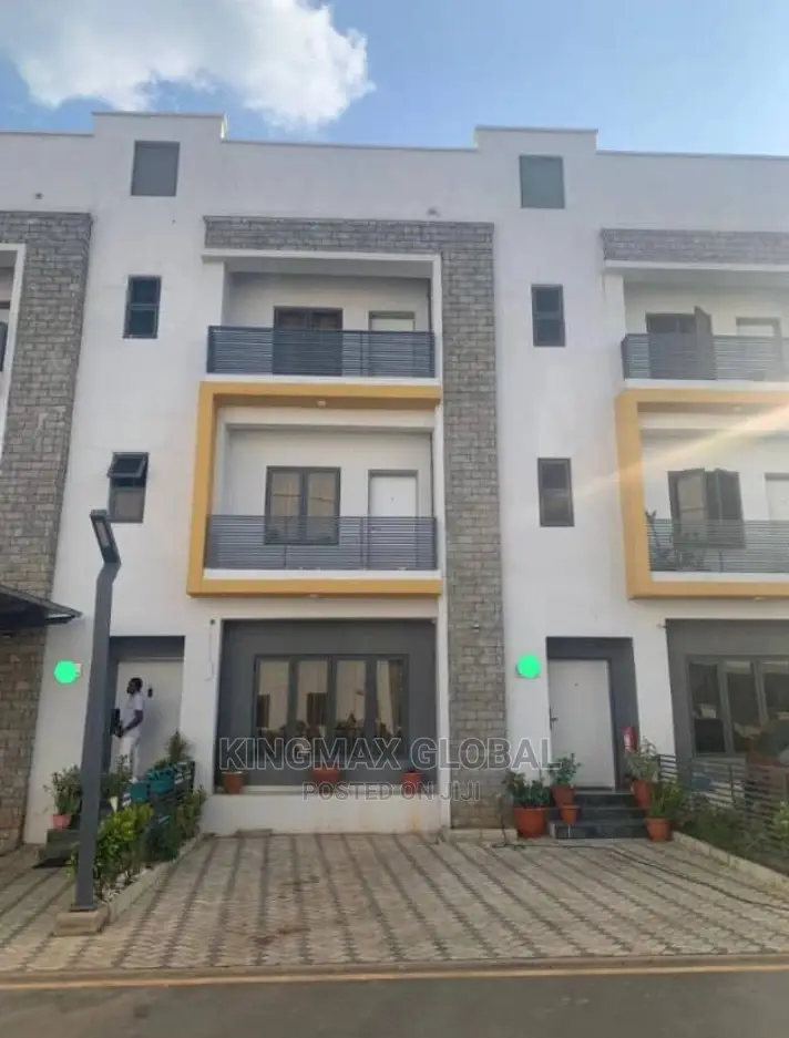 4bdrm Townhouse/Terrace in Wuye for Sale in Wuye