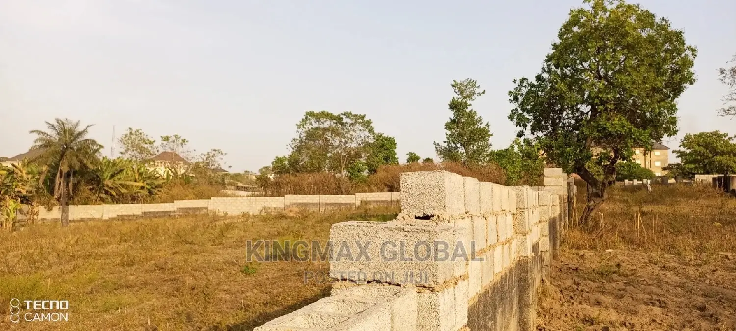Flat and Fenced 2000sqm With Close Proximity to Jabi, C of O in Dakibiyu
