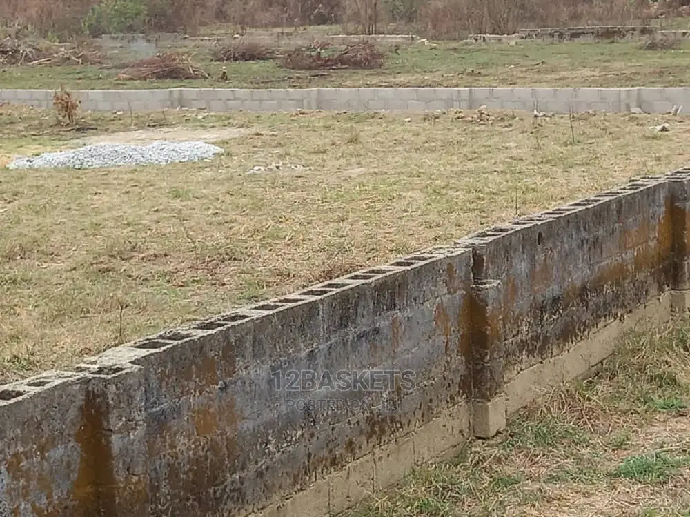 Acres of Dry Land at Oke-Ayo, Magboro in Obafemi-Owode