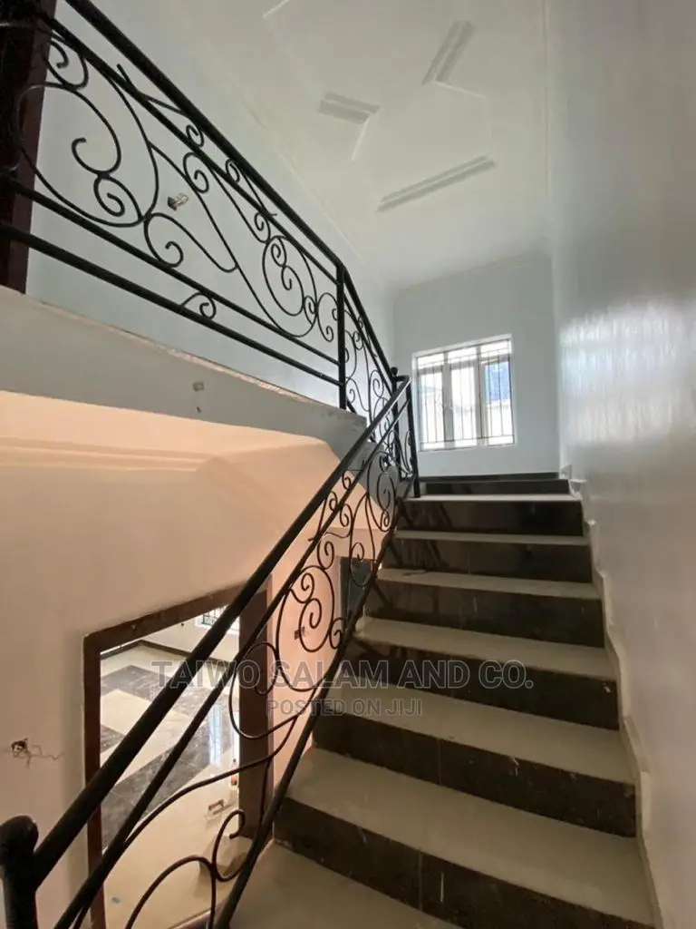 4bdrm Duplex in Akobo for Sale in Akobo