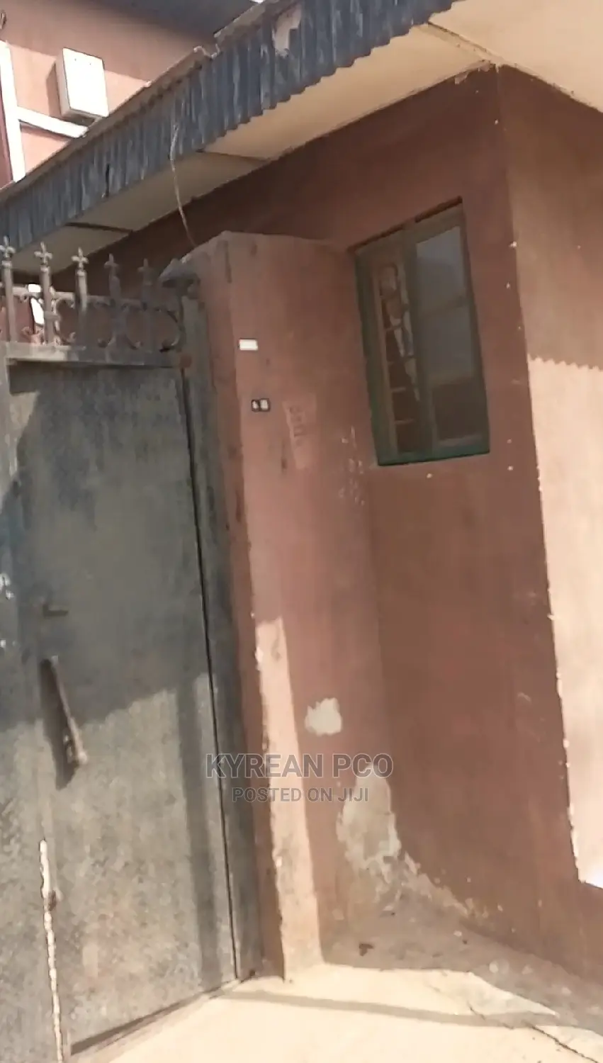 1bdrm Block of Flats in Eyita Estate, Ikorodu Garage for sale in Ikorodu Garage