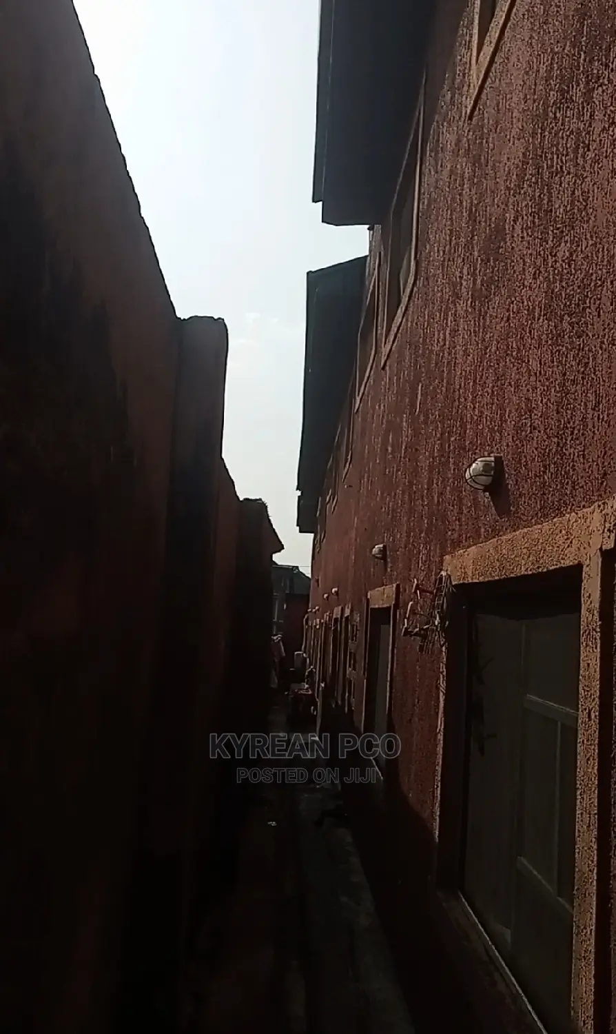 1bdrm Block of Flats in Eyita Estate, Ikorodu Garage for sale in Ikorodu Garage