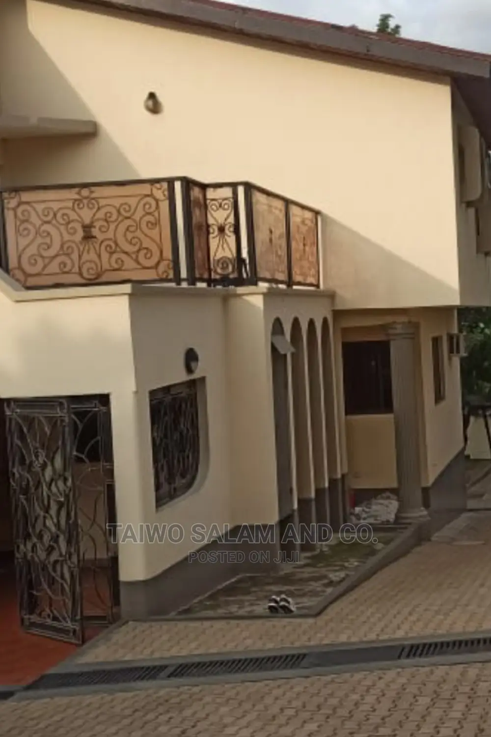 4bdrm Bungalow in Dugbe (Onireke) for Sale in Dugbe (Onireke)