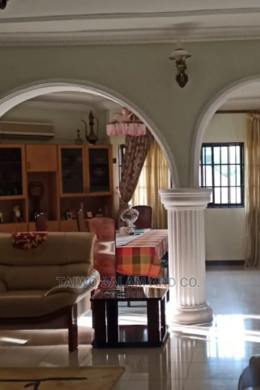 4bdrm Bungalow in Dugbe (Onireke) for Sale in Dugbe (Onireke)