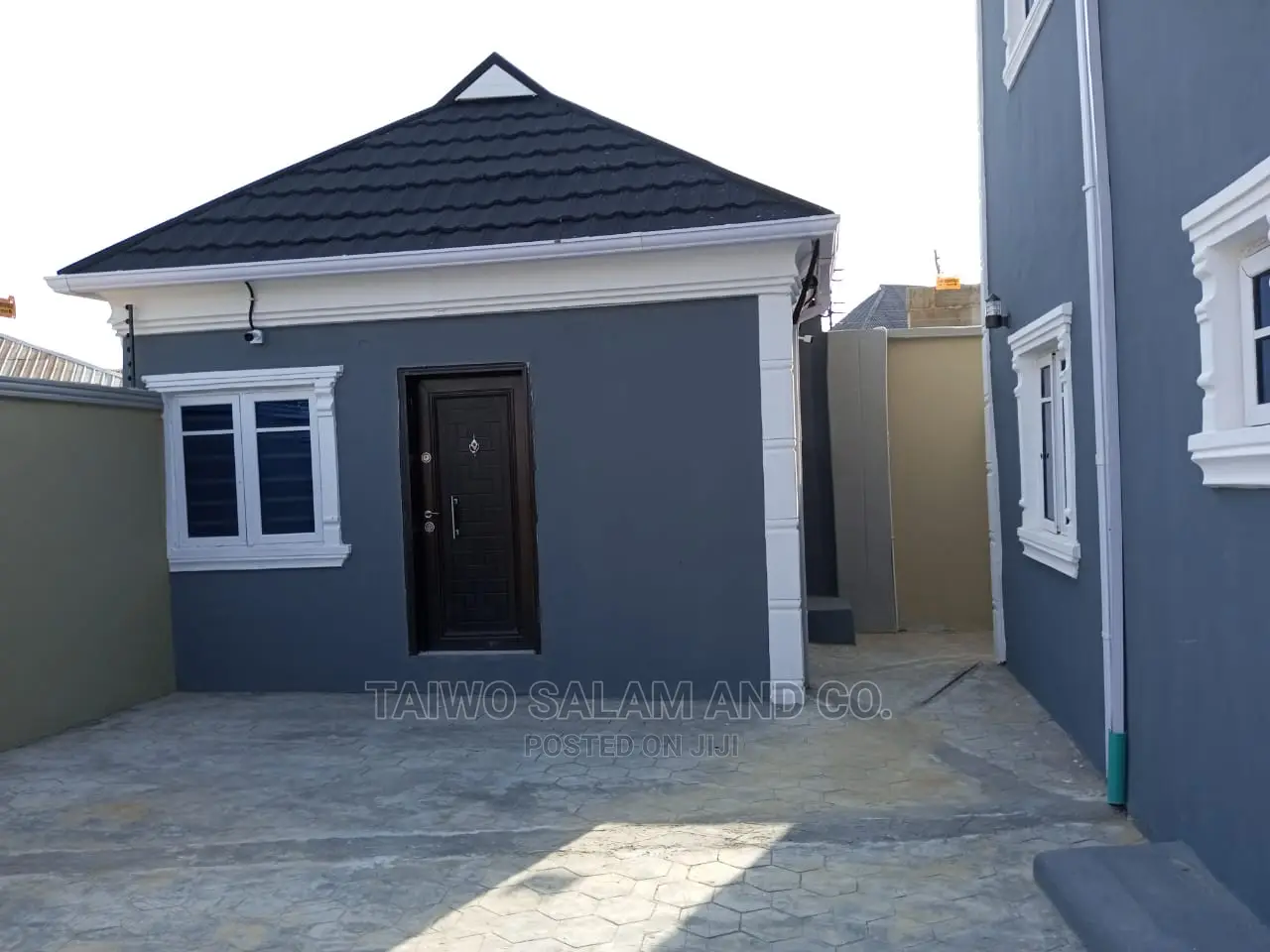 3bdrm Block of Flats in Akala Express for Sale in Akala Express