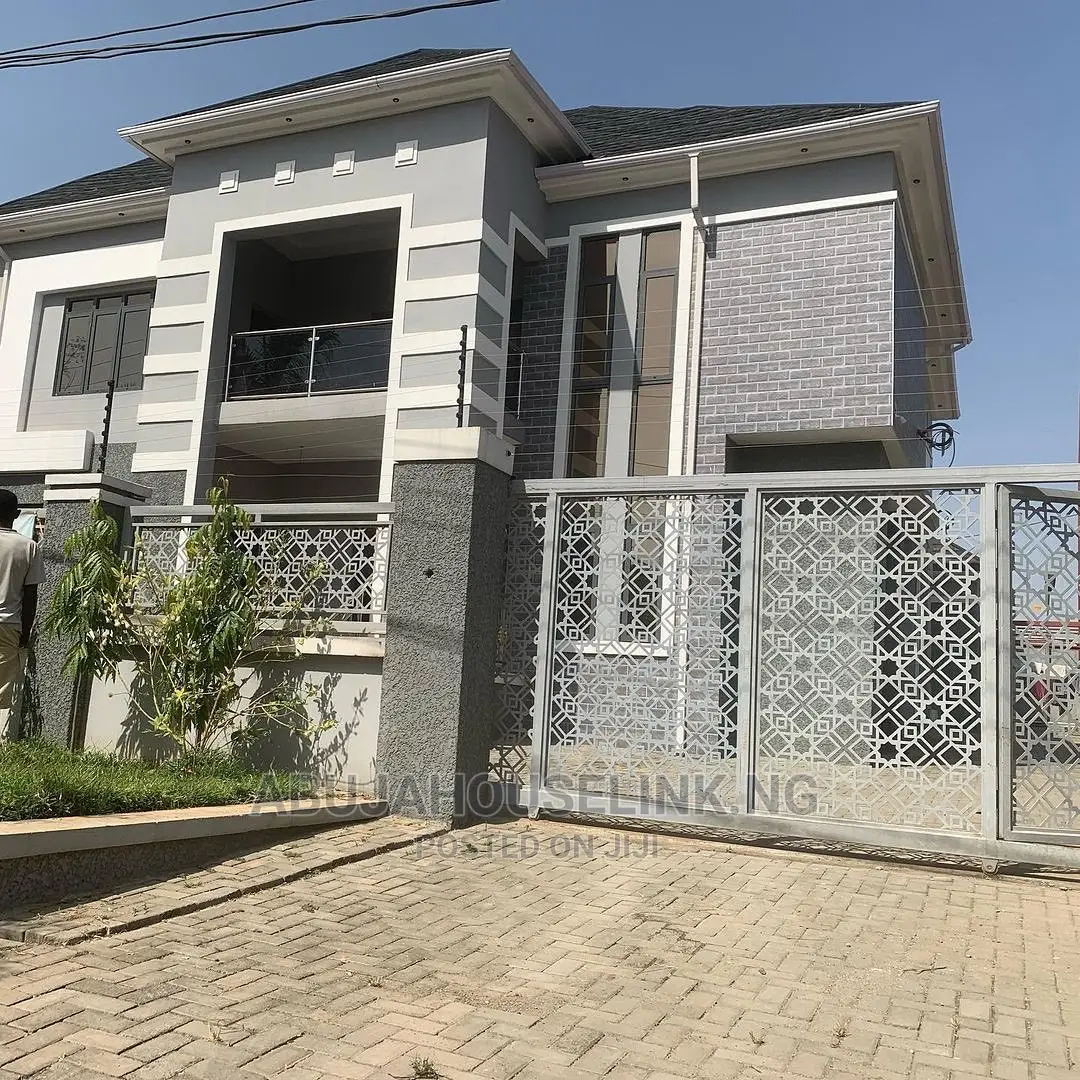 4bdrm Duplex in Gwarinpa Main for sale in Gwarinpa