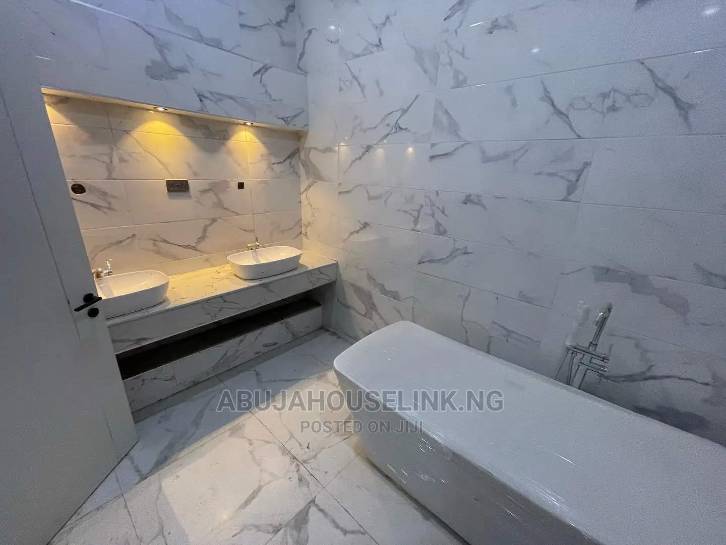 5bdrm Duplex in Guzape Abuja for sale in Guzape District