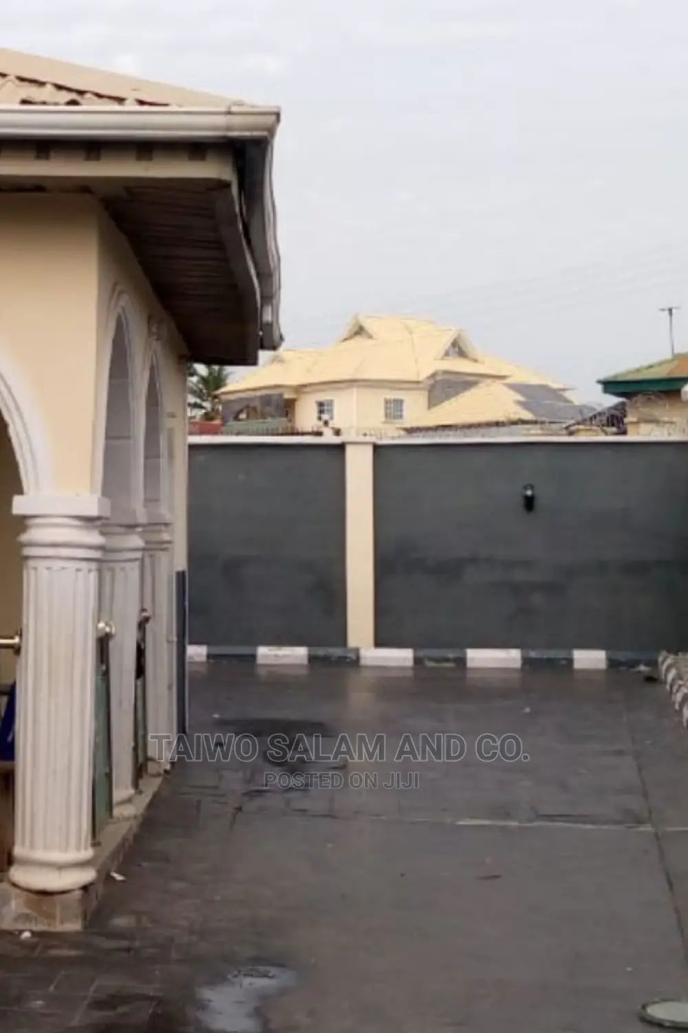 4bdrm Block of Flats in Ologuneru for Sale in Ologuneru