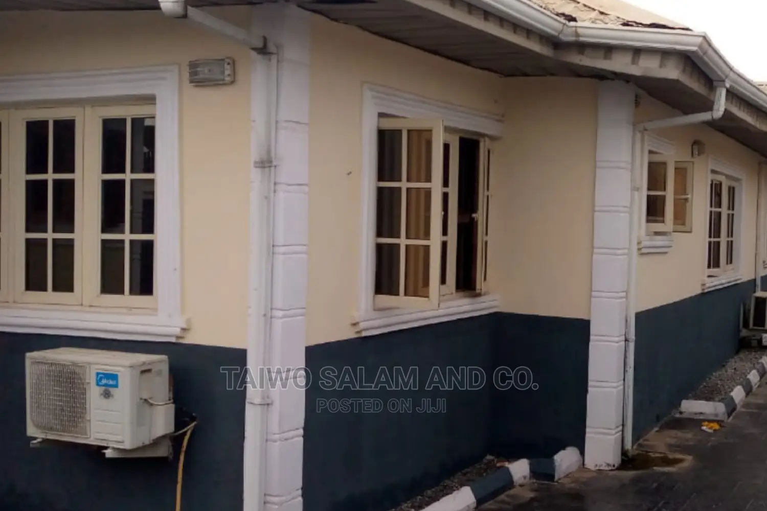 4bdrm Block of Flats in Ologuneru for Sale in Ologuneru
