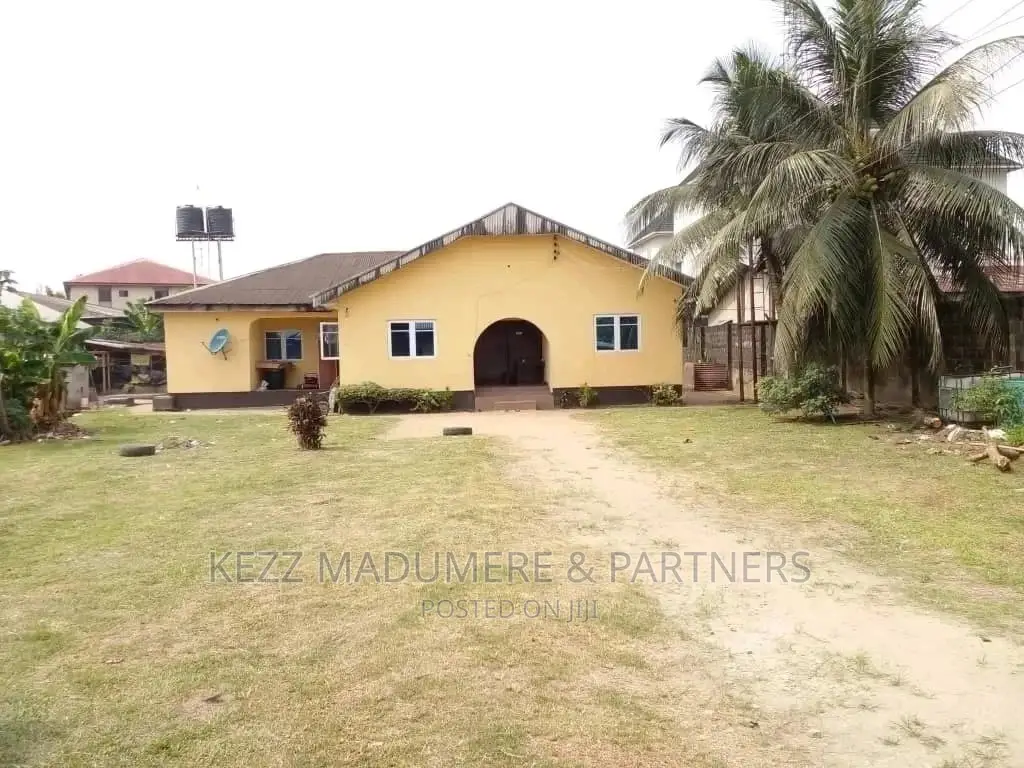 6bdrm Block of Flats in A Gated Street, for sale in Woji