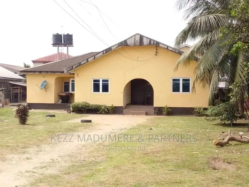 6bdrm Block of Flats in A Gated Street, for sale in Woji