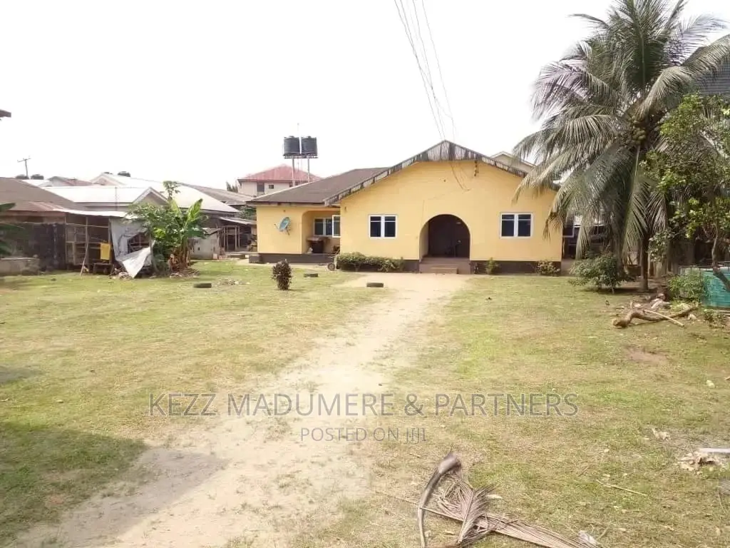 6bdrm Block of Flats in A Gated Street, for sale in Woji