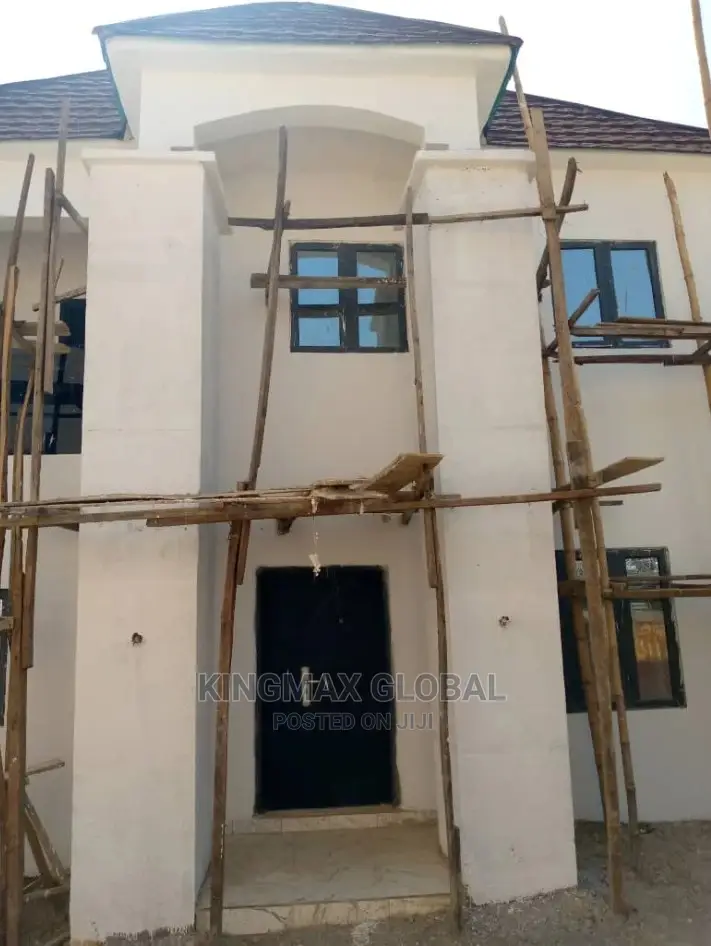 5bdrm Duplex in Gaduwa Estate for sale in Gaduwa