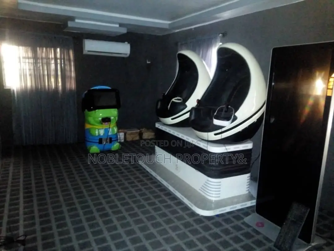 A Functional Eatery and Game House at Ojo in Iba / Ojo