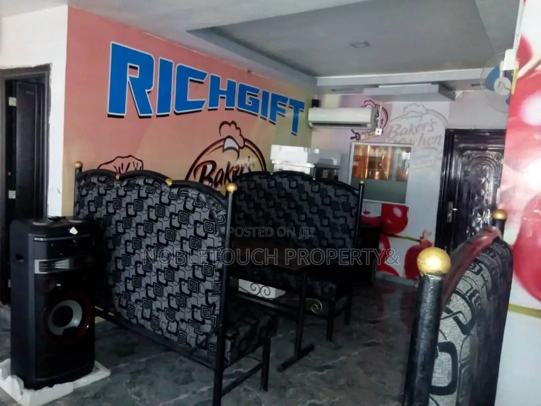 A Functional Eatery and Game House at Ojo in Iba / Ojo
