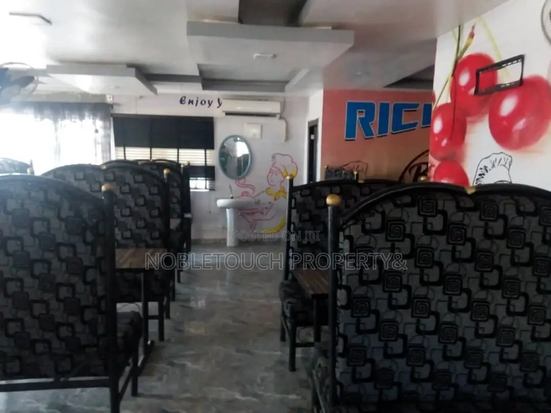 A Functional Eatery and Game House at Ojo in Iba / Ojo