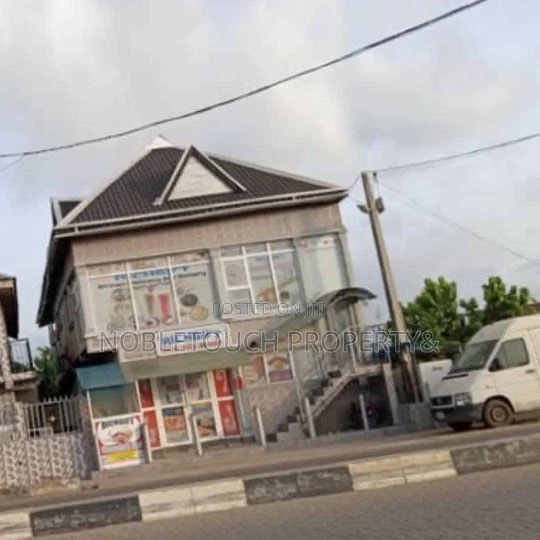 A Functional Eatery and Game House at Ojo in Iba / Ojo