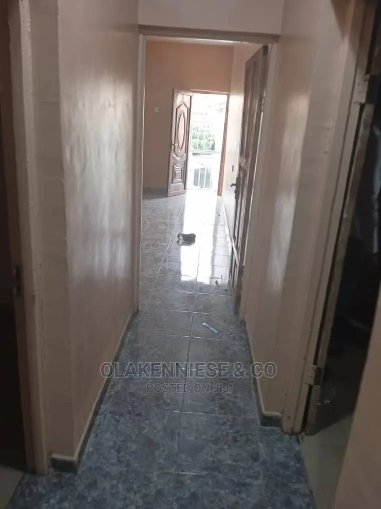 3bedroom Flat Upstairs in Ogunlana