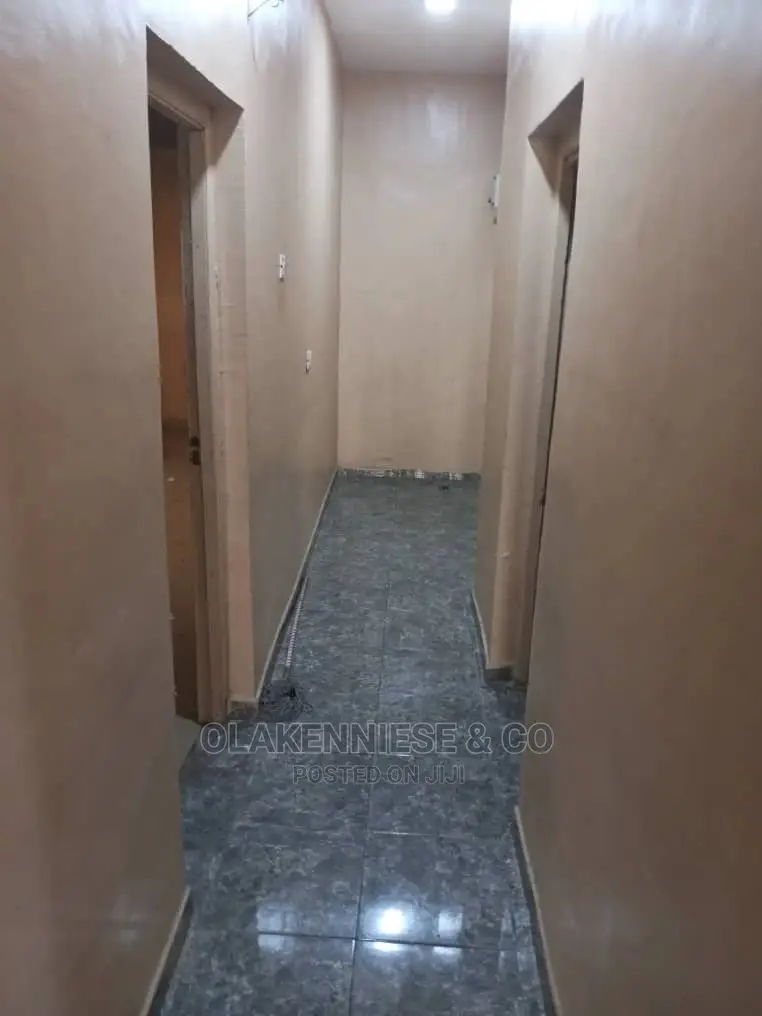 3bedroom Flat Upstairs in Ogunlana