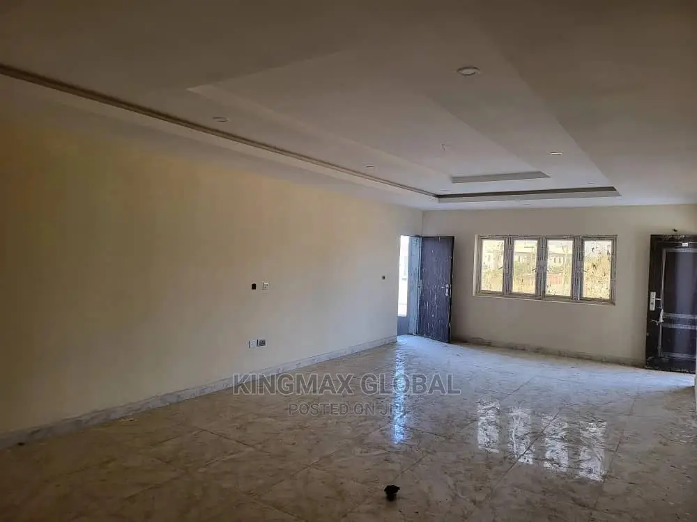 3bdrm Block of Flats in Wuye for sale in Wuye