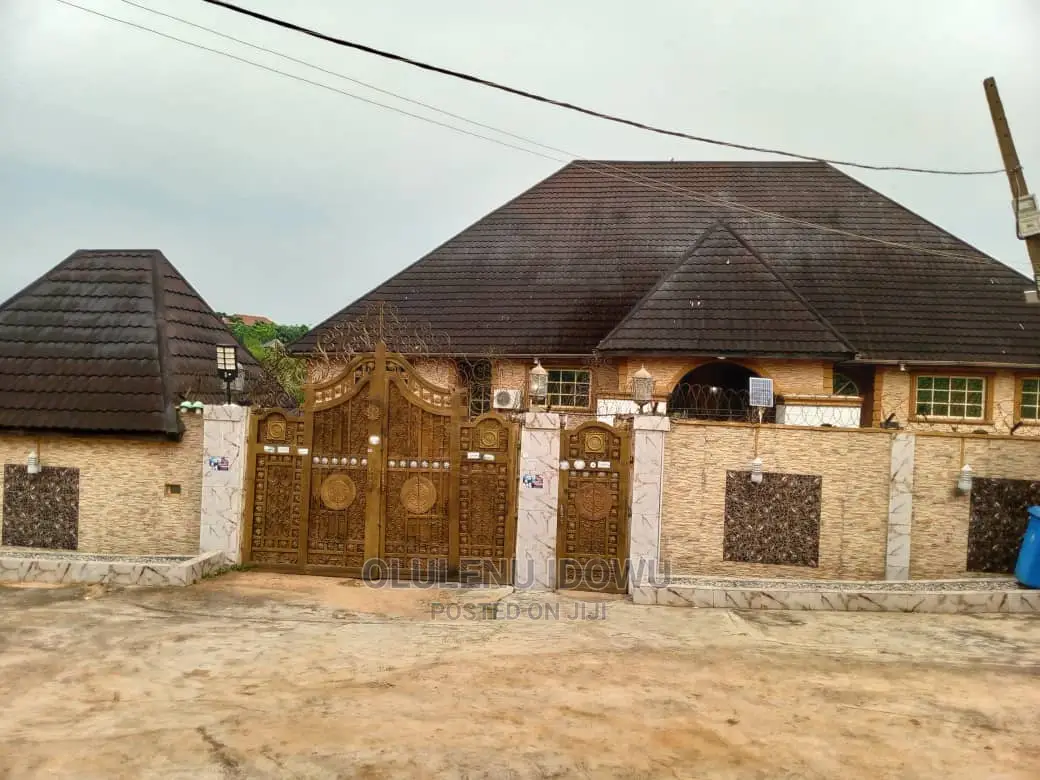 Furnished 10bdrm Block of Flats in Alimosho for sale in Alimosho