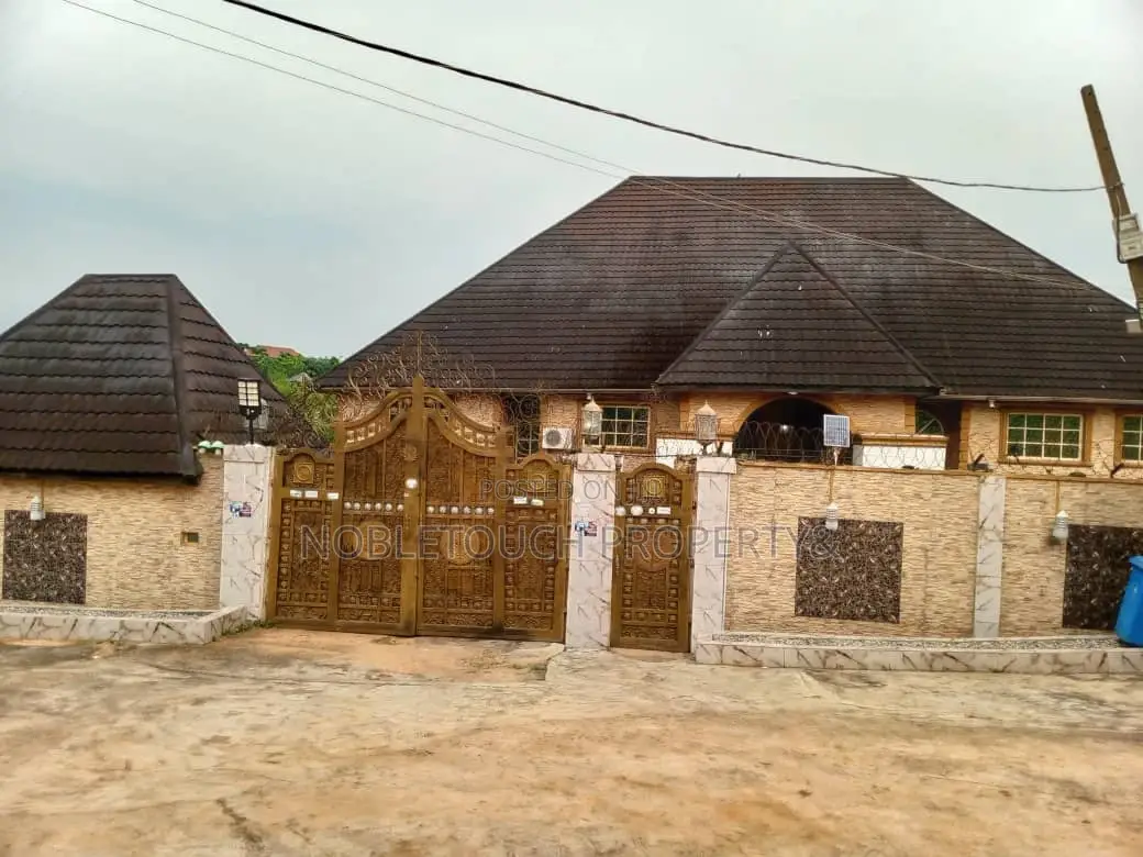 10bdrm Duplex in Ipaja Ayobo Lagos for Sale in Ipaja / Ipaja