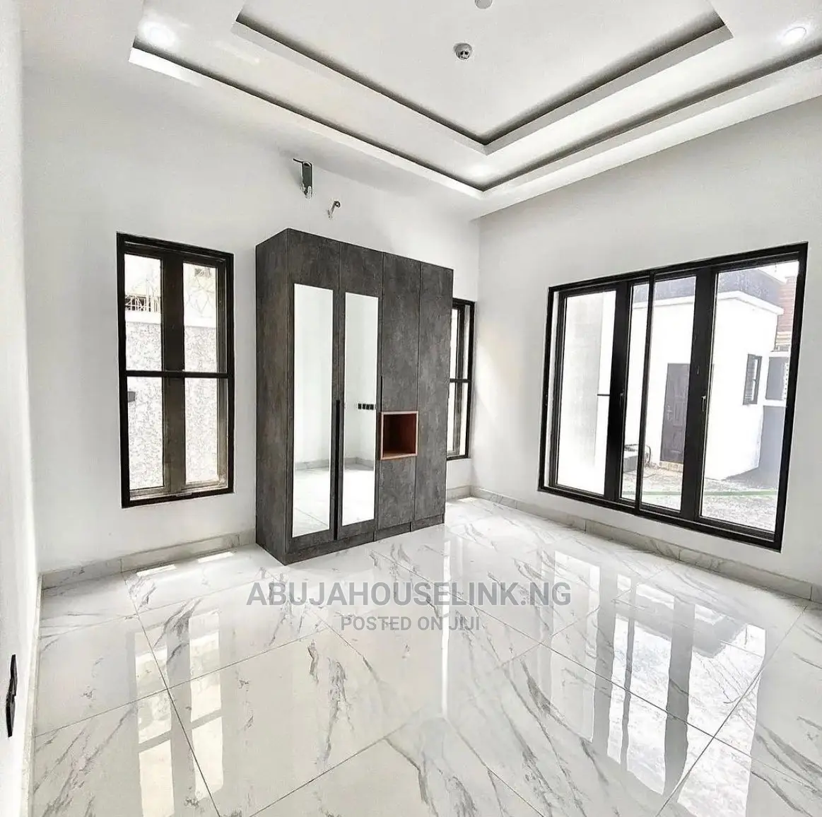 6bdrm Duplex in Apo Resettlement for sale in Apo Resettlement