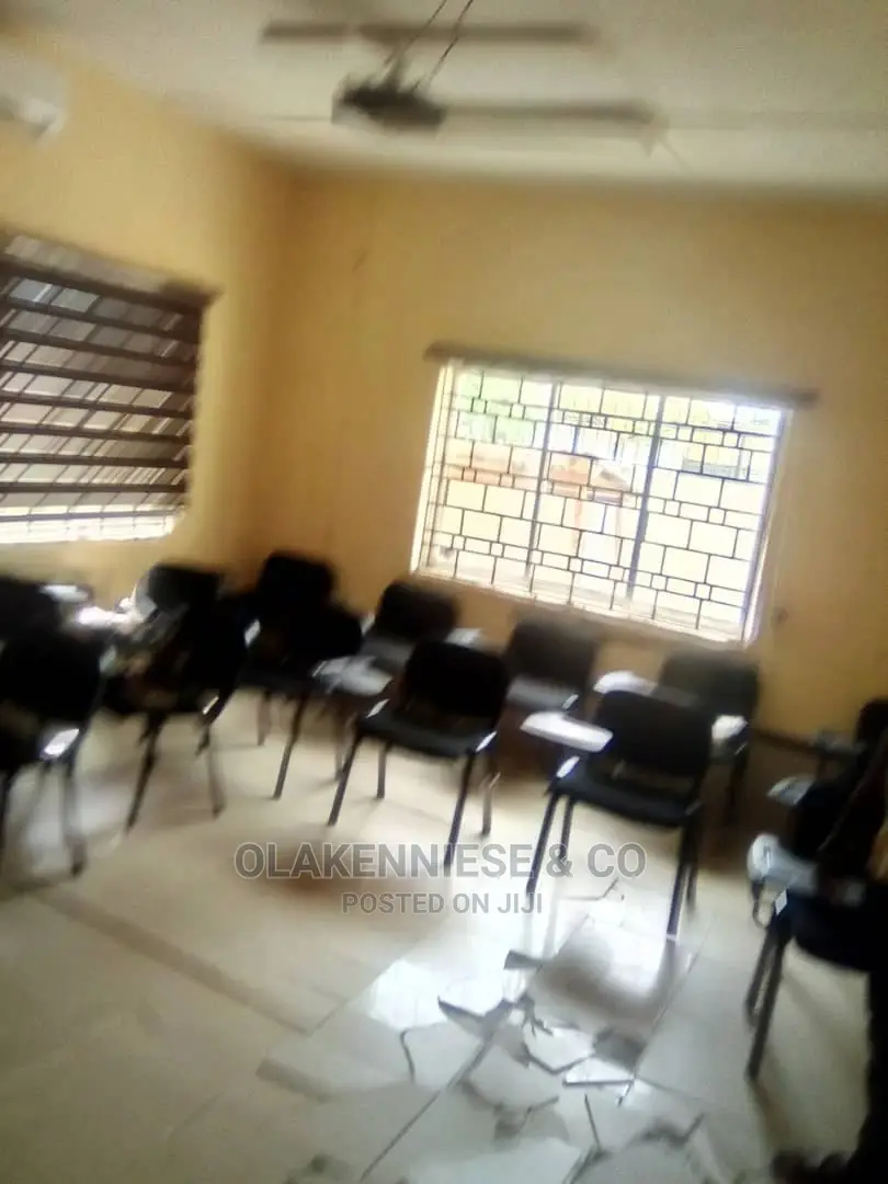 3bedroom Bungalow Office Space in Bode Thomas